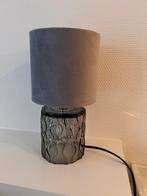 Grijze tafellamp met smoked glazen voet - landelijk chique, Huis en Inrichting, Ophalen, Landelijk chique, Minder dan 50 cm, Glas