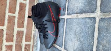 Voetbalschoenen Nike (maat 41) beschikbaar voor biedingen