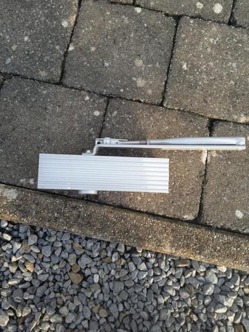 A vendre ferme porte en alu SCHULTE beschikbaar voor biedingen