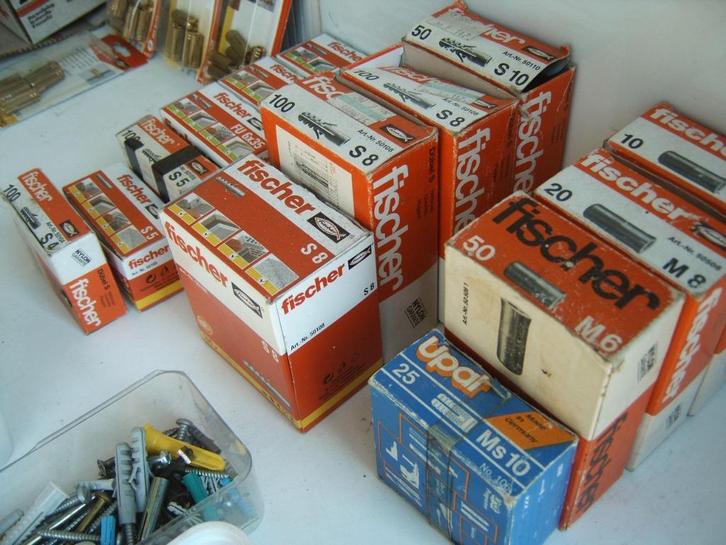 PLUGGEN  EN  KEILBOUTEN, Doe-het-zelf en Bouw, IJzerwaren en Bevestigingsmiddelen, Nieuw, Pluggen, Ophalen