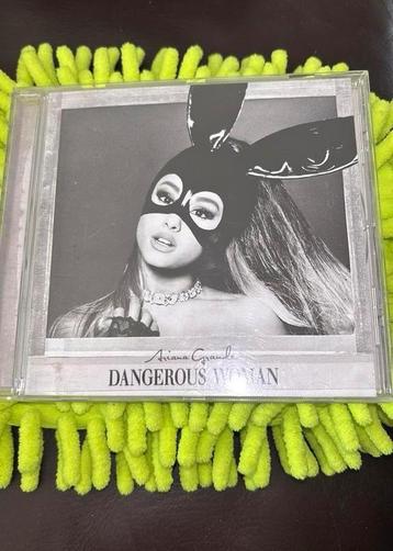 PERFECTE NIEUWSTAAT CD ARIANA GRANDE/DANGEROUS WOMAN ! beschikbaar voor biedingen