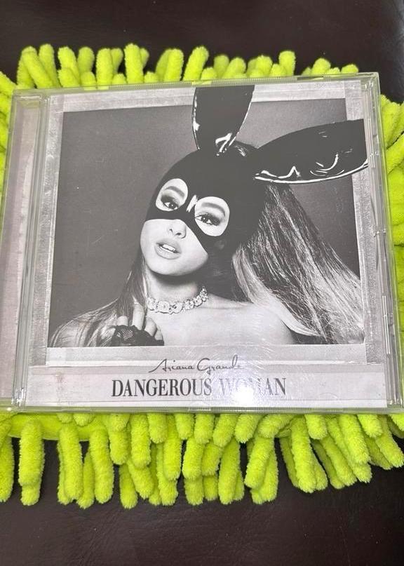PERFECTE NIEUWSTAAT CD ARIANA GRANDE/DANGEROUS WOMAN !, Cd's en Dvd's, Cd's | Pop, Zo goed als nieuw, Ophalen of Verzenden