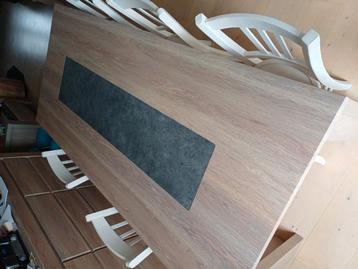 eetkamertafel  beschikbaar voor biedingen