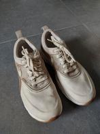 beige schoenen - Nike - maat 36, Kinderen en Baby's, Kinderkleding | Schoenen en Sokken, Ophalen, Jongen of Meisje, Schoenen, Zo goed als nieuw