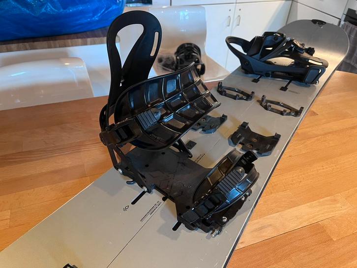 SPLITBOARD SPARK R&D SURGE 2022 extra lichte bindingen L, Sport en Fitness, Snowboarden, Zo goed als nieuw, Bindingen, Ophalen
