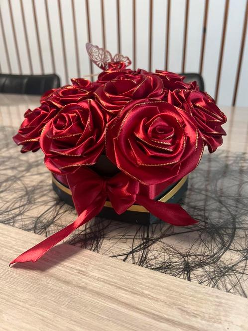Handgemaakte satijnen rozen, Huis en Inrichting, Woonaccessoires | Kunstplanten en Kunstbloemen, Nieuw, Ophalen of Verzenden