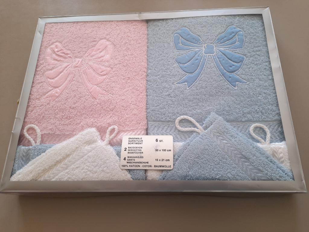 Handdoekset ,twee handdoeken en 4 washandjes., Enlèvement ou Envoi, Neuf, Serviette