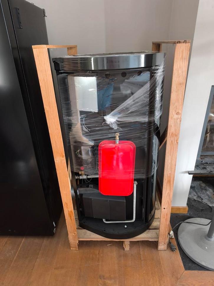 Chaudière à pellets MORETTI Exclusive A++ (jamais installée), Doe-het-zelf en Bouw, Verwarming en Radiatoren