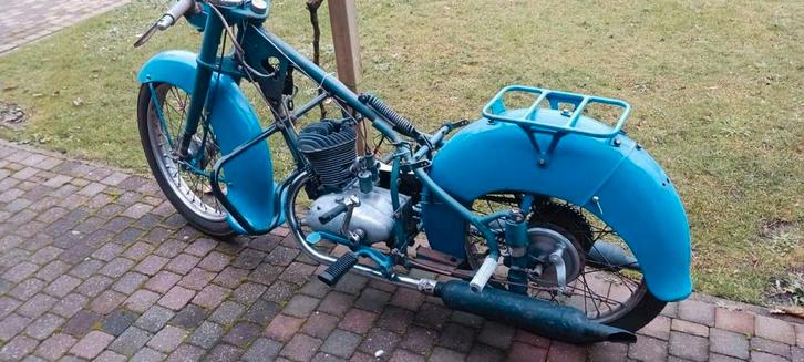 Oldtimer peugeot 1954.nog verder in elkaar te Steken., Motoren, Motoren | Overige merken, Particulier, Ophalen of Verzenden