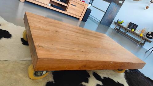 Teak salontafel houten teakhout salon tafel met wielen, Huis en Inrichting, Tafels | Salontafels, Zo goed als nieuw, Teakhout