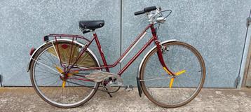prachtige retro damesfiets, rijklaar. beschikbaar voor biedingen
