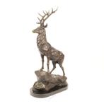 Groot Zwaar Bronzen Beeld van een Hert op en Rots, Antiek en Kunst, Verzenden, Brons