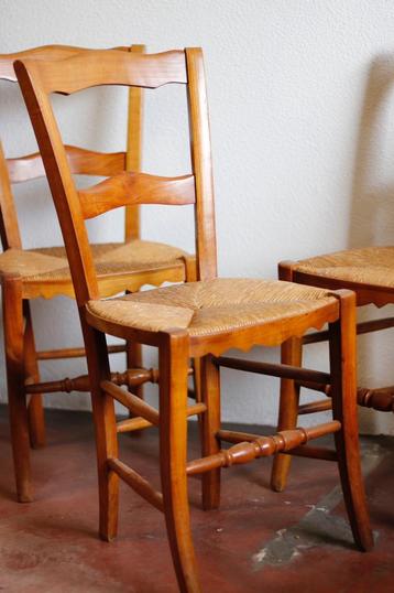 Set vintage houten stoelen met rieten zitting/landelijke st. beschikbaar voor biedingen