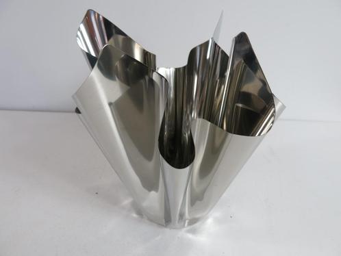 RVS Tulpenvaas gevouwen Nederlands Martin Brühl The Edge, Antiek en Kunst, Kunst | Designobjecten, Ophalen of Verzenden