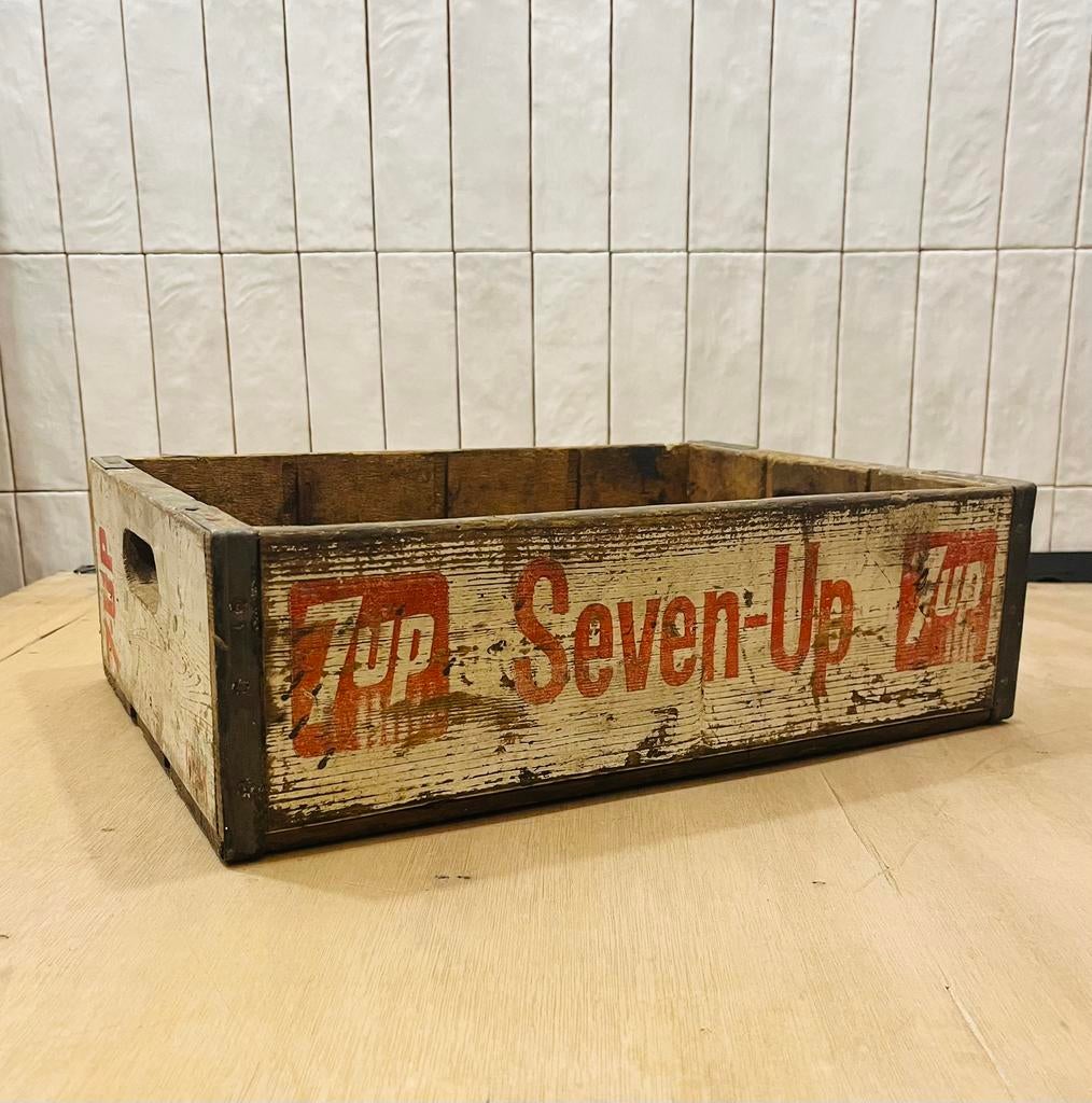 Caisse à boissons gazeuses Seven-Up vintage en bois, Antiquités & Art, Curiosités & Brocante, Enlèvement