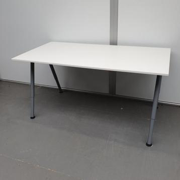 IKEA Galant bureau wit A-poten beschikbaar voor biedingen