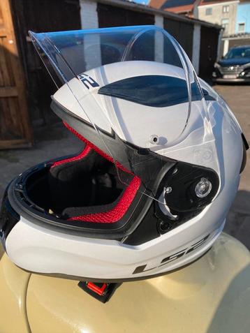 Helm maat l beschikbaar voor biedingen