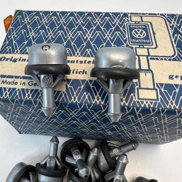 VW NOS 66-67 Split Window Bus Ruitensproeier beschikbaar voor biedingen