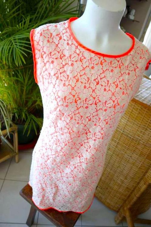 leuk bloemrijk wit roze jurk, Kleding | Dames, Jurken, Gedragen, Maat 38/40 (M), Roze, Onder de knie, Ophalen of Verzenden