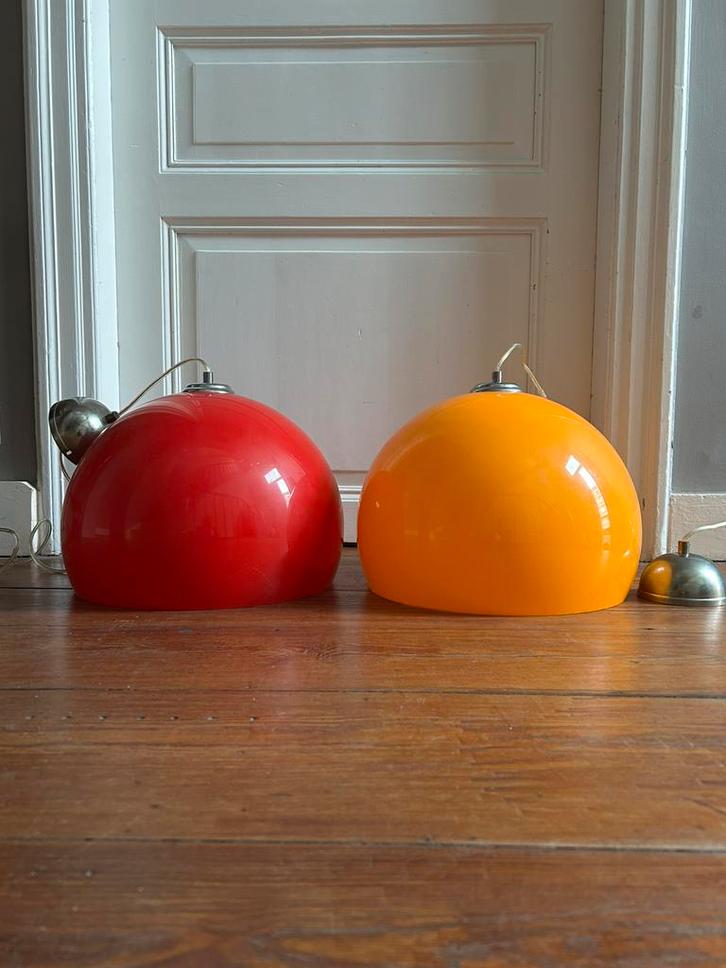 2 vintage Space Age hanglampen – rood & oranje, Huis en Inrichting, Lampen | Hanglampen, Zo goed als nieuw, Kunststof, Ophalen