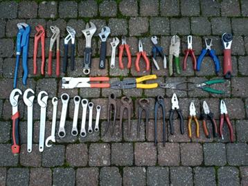 Lot de pinces et clés beschikbaar voor biedingen