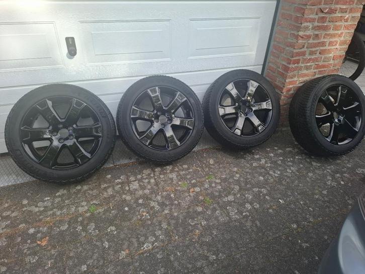 Volvo (XC) winterbanden set 18 inch Zwart IZGST 6,5 - 7,0mm, Auto-onderdelen, Banden en Velgen, Banden en Velgen, Winterbanden