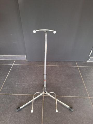 metalen gitaarstandaard van het merk Dixon beschikbaar voor biedingen