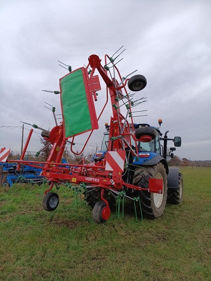 hooischudder 7.4 m -6 molens nieuw --promo prijs, Zakelijke goederen, Landbouw | Werktuigen, Akkerbouw, Weidebouw, Ophalen