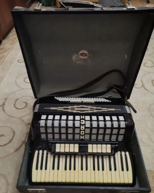 Een antieke Horch Accordeon, Muziek en Instrumenten, Accordeons, Gebruikt, Knopaccordeon, 120-bas, Overige merken, Met koffer