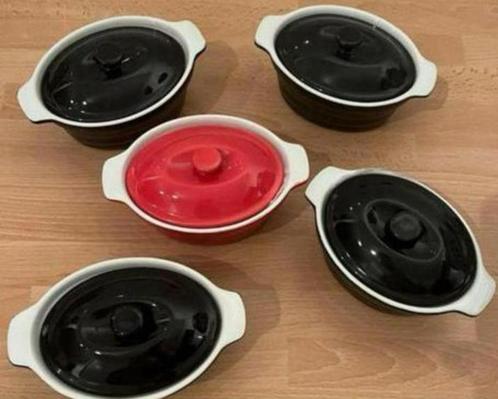 5 mini cocottes zwart en rood NIEUW🥘🍟, Huis en Inrichting, Keuken | Servies, Nieuw, Schaal of Schalen, Effen, Keramiek, Ophalen