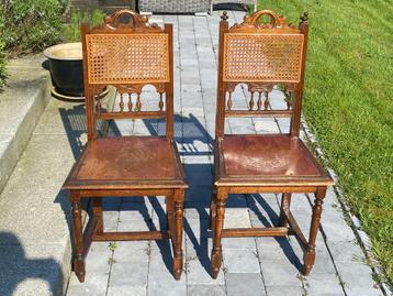 antieke houten stoelen beschikbaar voor biedingen