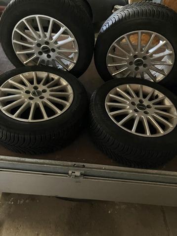 Lichtmetalen velgen met banden  beschikbaar voor biedingen