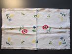 Handgeborduurde placemat met bloemen, Ophalen of Verzenden, Rechthoek, Binnen