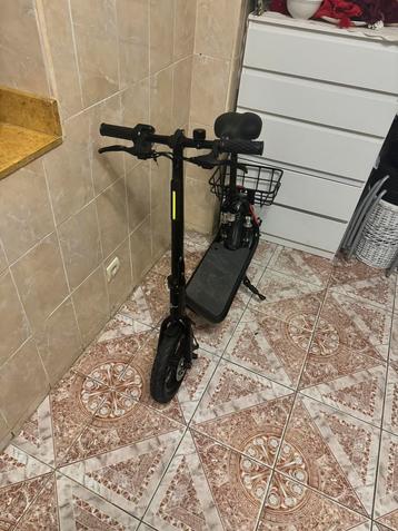 Trottinette électrique Mp Man 350€ disponible aux enchères