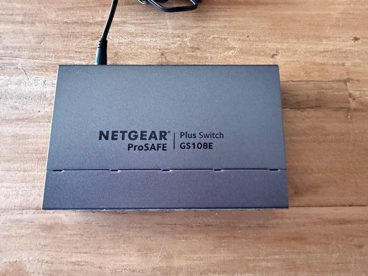 Netgear GS108E netwerk switch, Computers en Software, Netwerk switches, Zo goed als nieuw, Ophalen of Verzenden