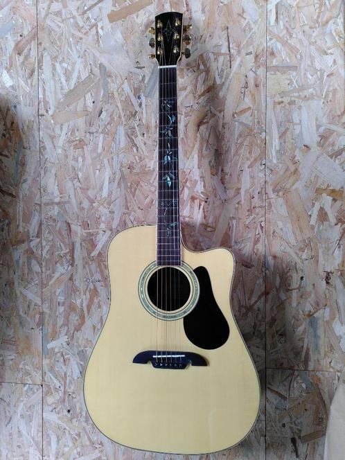 Alvarez MD-95C, Muziek en Instrumenten, Snaarinstrumenten | Gitaren | Akoestisch, Zo goed als nieuw, Overige typen, Met koffer