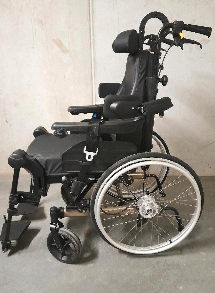FAUTEUIL ROULANT " INVACARE REA CLEMATIS PRO ", Divers, Chaises roulantes, Comme neuf, Fauteuil roulant à pousser, Enlèvement