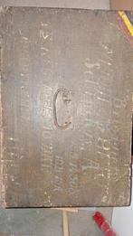 Ancien coffre militaire.