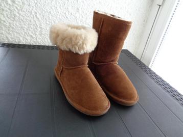 Bottines fourrées. Marque: " BEARPAW" Pointure 37 NEUF beschikbaar voor biedingen