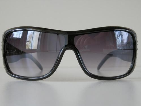 Chanel zonnebril. Mod. P882 C3-107, Handtassen en Accessoires, Zonnebrillen en Brillen | Dames, Zo goed als nieuw, Zonnebril, Overige merken