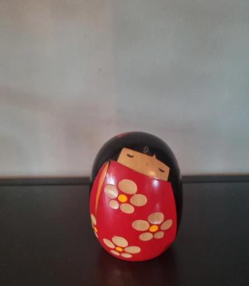 Mooie Shiroi hana (White flower) Kokeshi van Usaburo beschikbaar voor biedingen