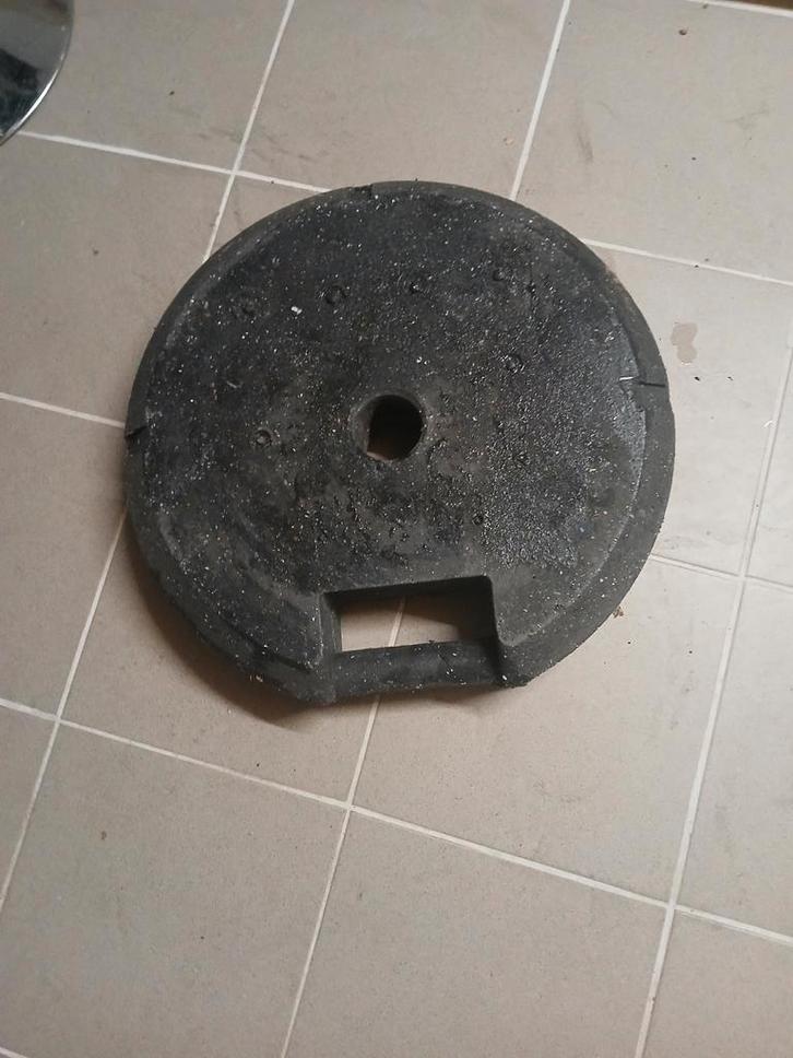 Rond voetstuk 25 kg, Tuin en Terras, Parasols, Zo goed als nieuw, Parasolvoet, Minder dan 1 meter, Ophalen