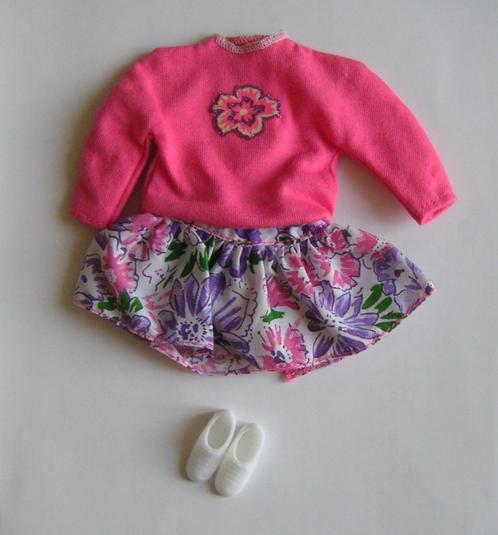 Barbiepop: jurk uit de jaren 90, Kinderen en Baby's, Speelgoed | Poppen, Gebruikt, Barbie, Ophalen of Verzenden