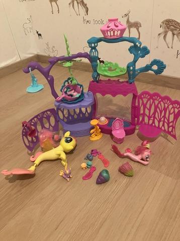 Waterkasteel van My Little Pony - met accessoires beschikbaar voor biedingen
