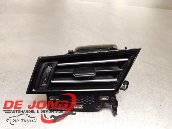 Grille aération tableau de bord d'un Volkswagen Passat, Autos : Pièces & Accessoires, Tableau de bord & Interrupteurs, Volkswagen