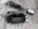 PSP 1004 met geheugenkaarthouder en oplader, Games en Spelcomputers, Spelcomputers | Sony PSP, Ophalen of Verzenden, Zo goed als nieuw