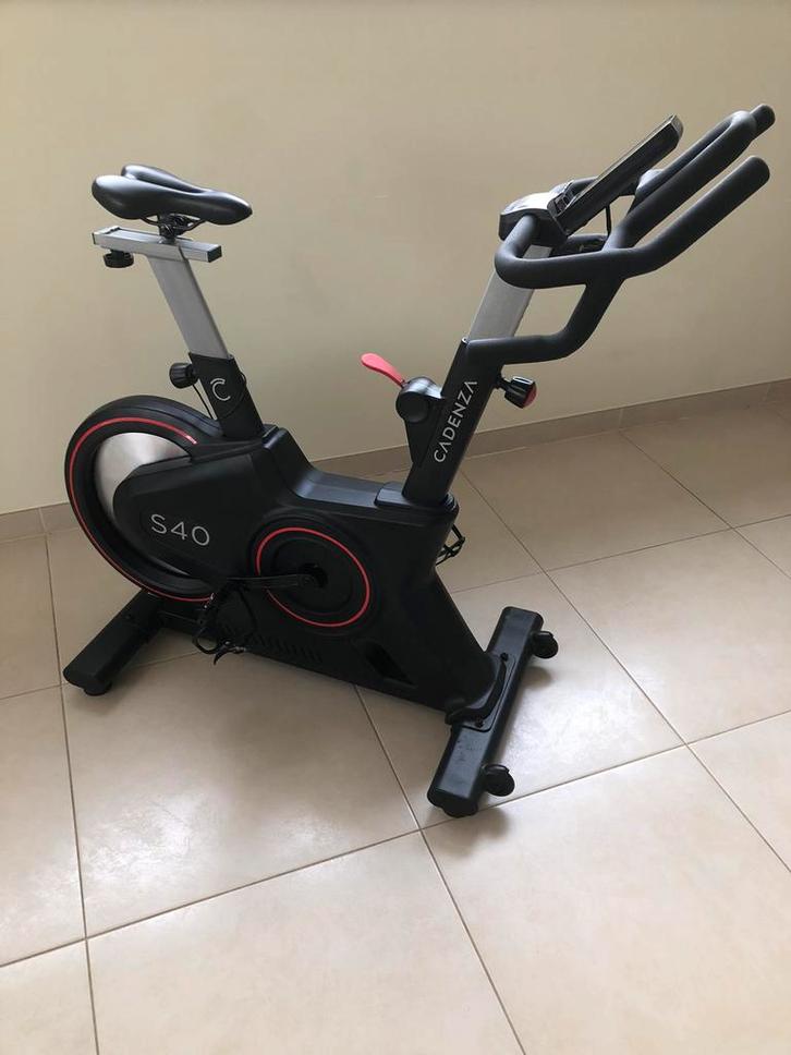 Vélo de spinning Cadenza S40 – comp. Zwift & Kinomap, Sports & Fitness, Appareils de fitness, Comme neuf, Vélo de spinning, Enlèvement