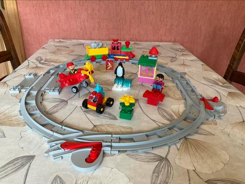 Lego duplo treinspoor en vliegtuig, Kinderen en Baby's, Speelgoed | Duplo en Lego, Duplo, Ophalen of Verzenden