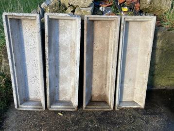 betonnen voederbak/eetbak (4 stuks) per stuk te koop beschikbaar voor biedingen