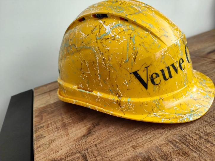 Safety First by Veuve Clicquot - Artwork (Rob VanMore)Uniek!, Verzamelen, Merken en Reclamevoorwerpen, Nieuw, Gebruiksvoorwerp